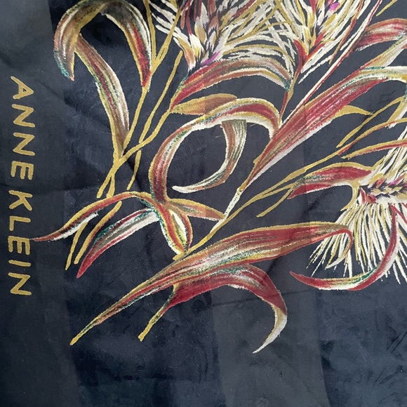 Anne Klein  hand rolled scarf…32*32 inch - Picture 4 of 11